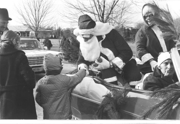 old.santa .car2 624x431